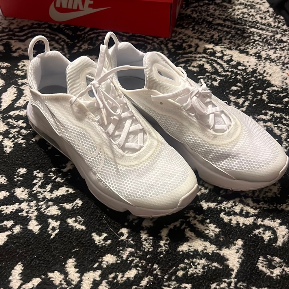 Nike air max 2090 youth size 7 white